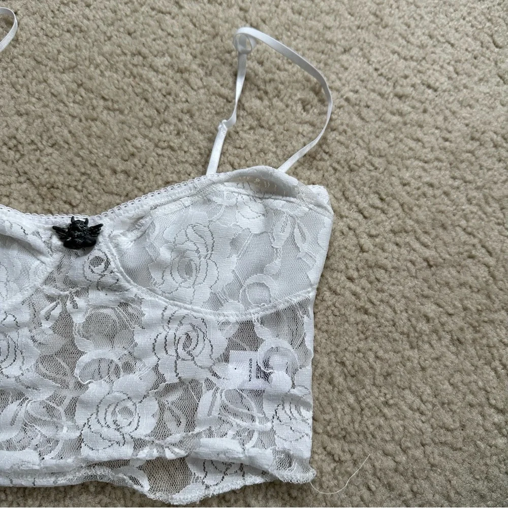 Relisted in my closet!
Boys Lie UO Urban Outfitters white cropped lace bustier - Picture 5 of 7